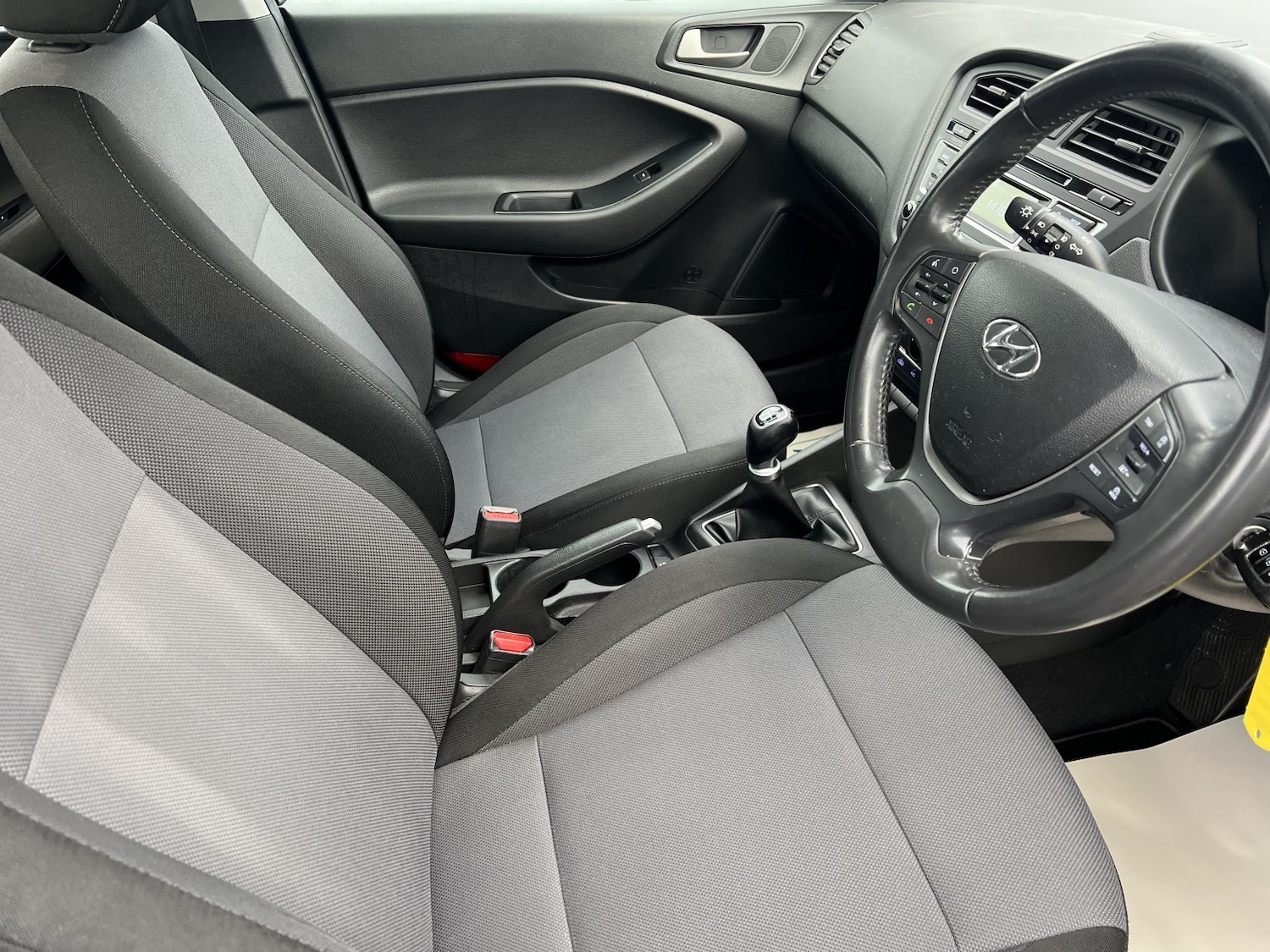 Used Hyundai i20 2017 for sale - 77282750: Photo 41