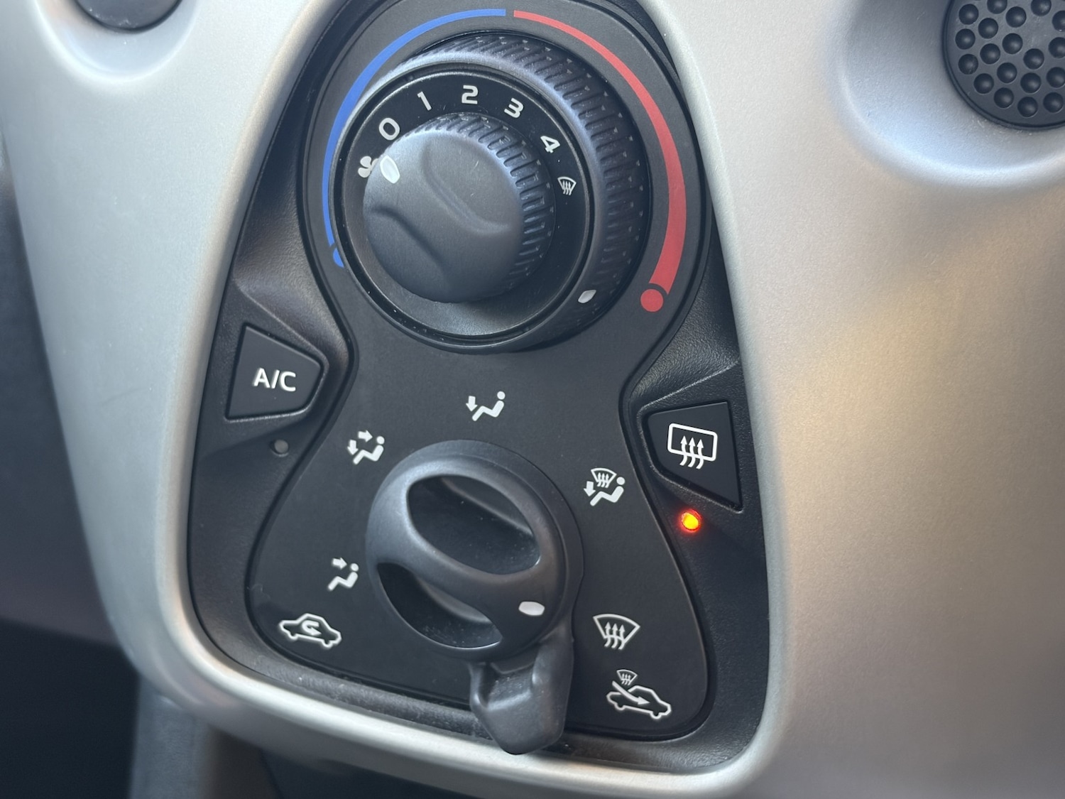 Used Toyota AYGO 2014 for sale - 76918433: Photo 39