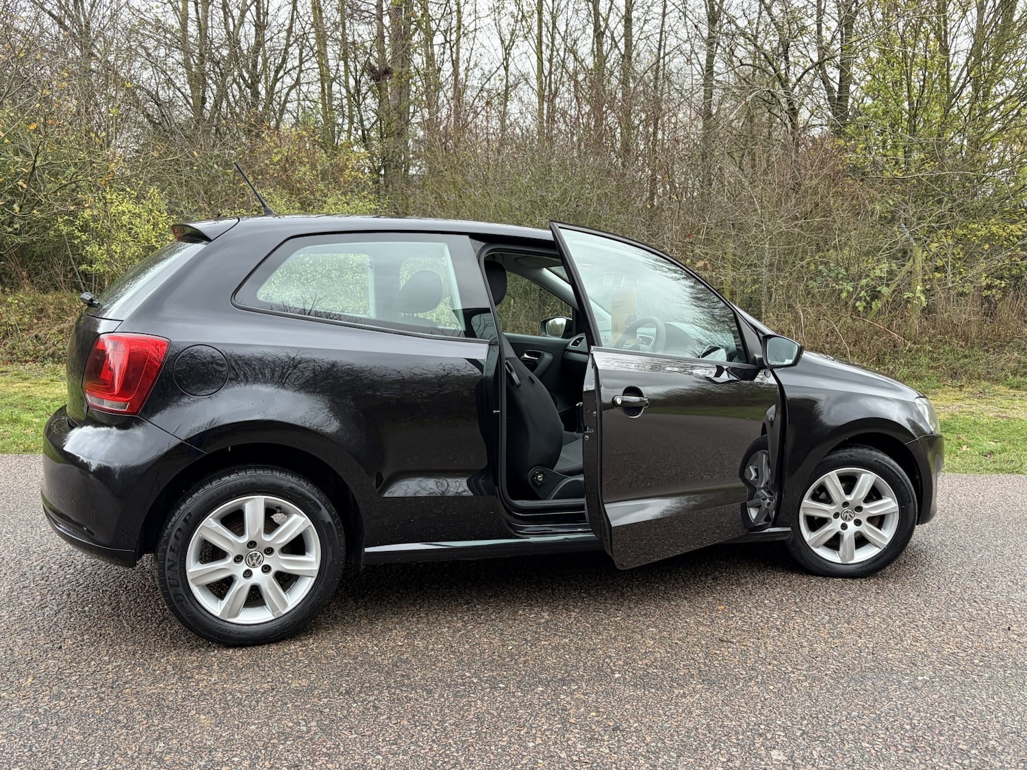 Used Volkswagen Polo 2010 for sale - 76692799: Photo 5