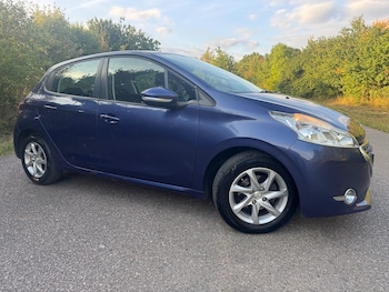Peugeot - 208