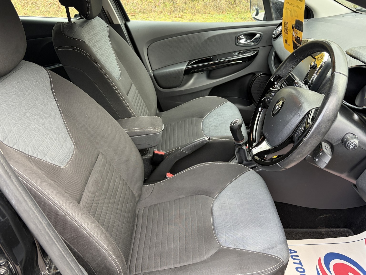 Used Renault Clio 2014 for sale - 76979546: Photo 24