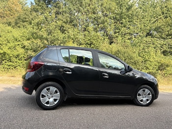 Used Dacia Sandero 2017 for sale - 79329951: Photo