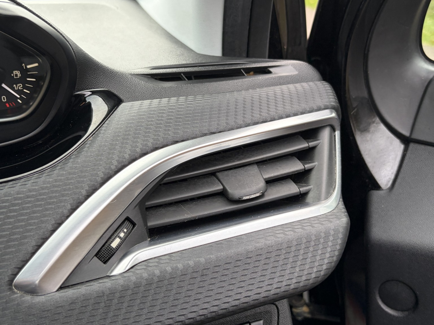 Used Peugeot 2008 2016 for sale - 76553979: Photo 36