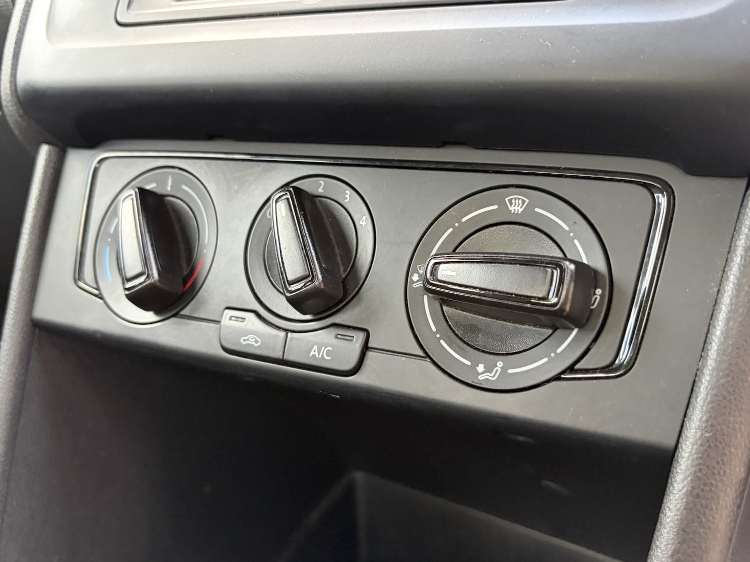 Used Volkswagen Polo 2016 for sale - 76918415: Photo 28