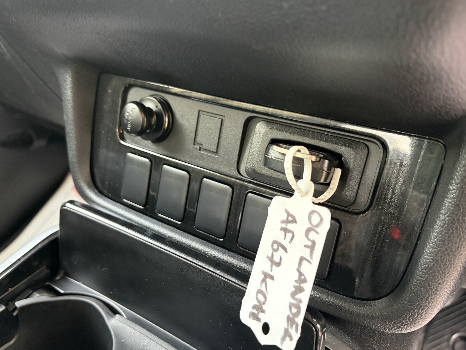 Used Mitsubishi Outlander 2017 for sale - 76904660: Photo 38