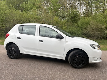 Used Dacia Sandero 2015 for sale - 78553370: Photo