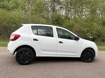Used Dacia Sandero 2015 for sale - 78553370: Photo