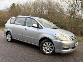 Used Toyota Avensis Verso 2004 for sale - 77363638: Photo