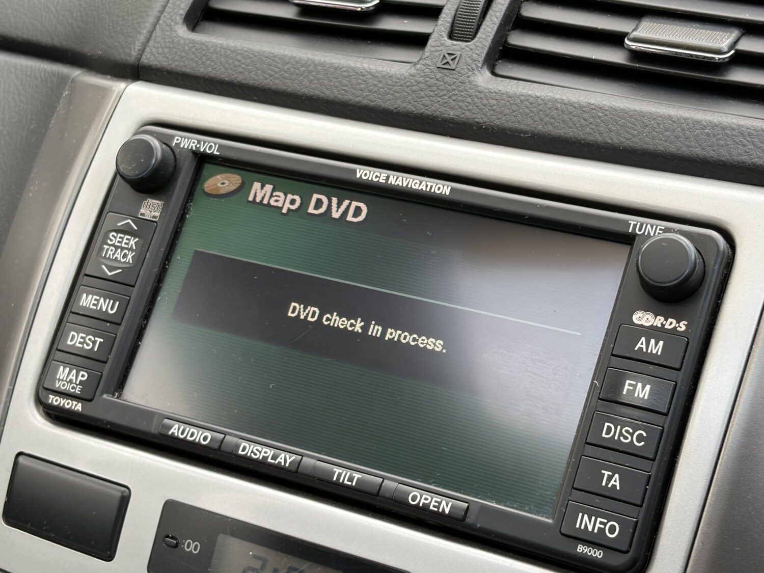 Used Toyota Avensis Verso 2004 for sale - 77363638: Photo 34