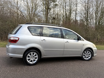 Used Toyota Avensis Verso 2004 for sale - 77363638: Photo