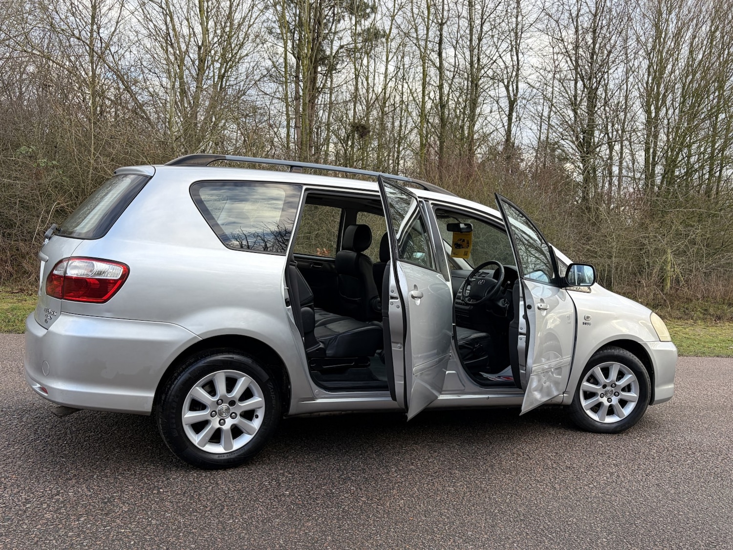 Used Toyota Avensis Verso 2004 for sale - 77363638: Photo 4