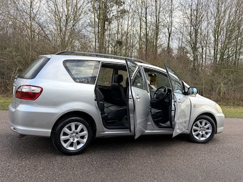 Used Toyota Avensis Verso 2004 for sale - 77363638: Photo
