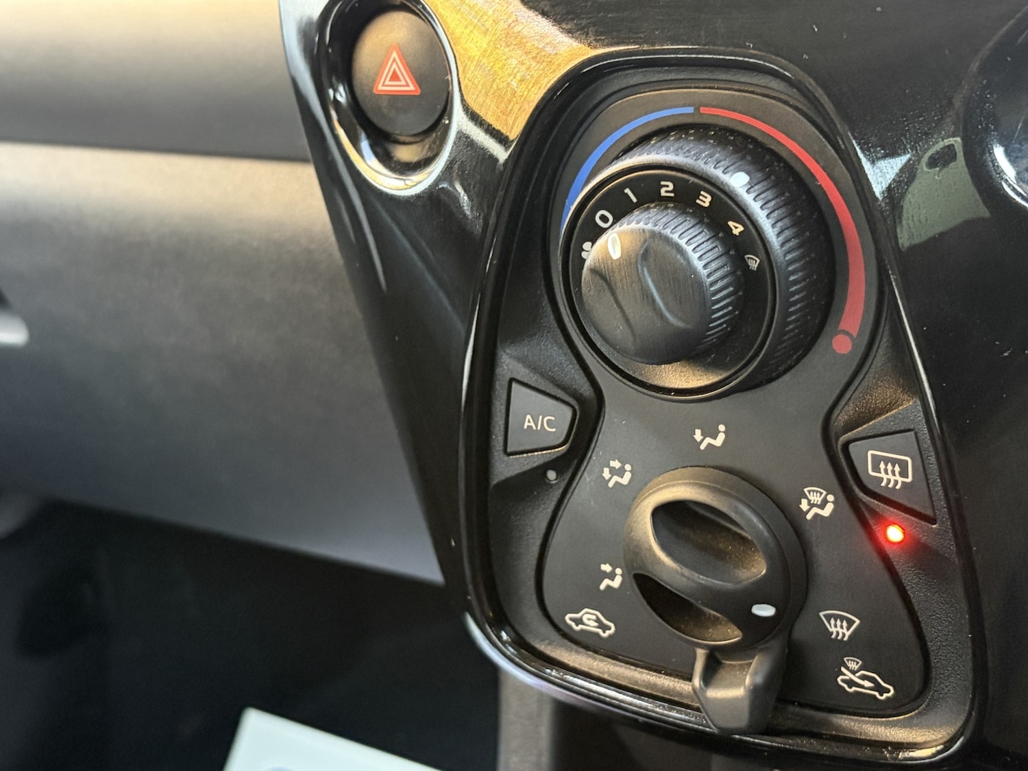 Used Peugeot 108 2015 for sale - 76662695: Photo 31