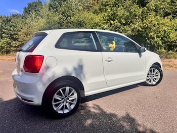 Used Volkswagen Polo 2015 for sale - 79320399: Photo