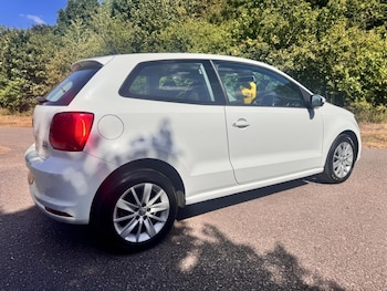 Used Volkswagen Polo 2015 for sale - 79320399: Photo