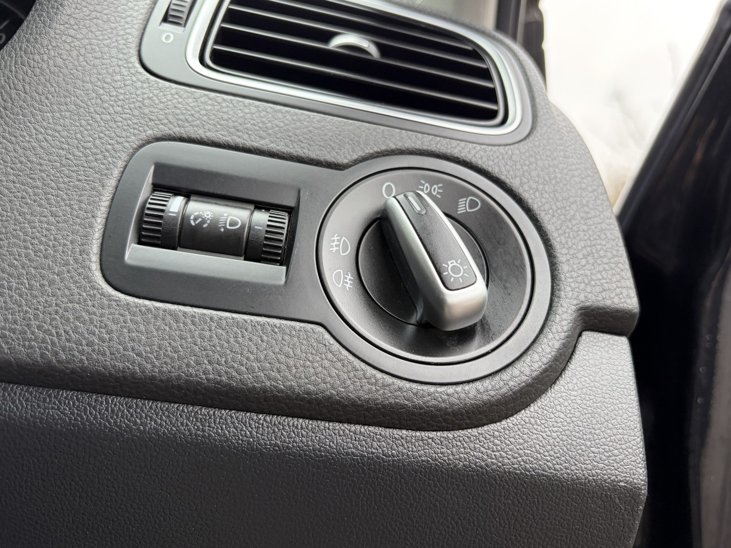 Used Volkswagen Polo 2011 for sale - 77318337: Photo 40