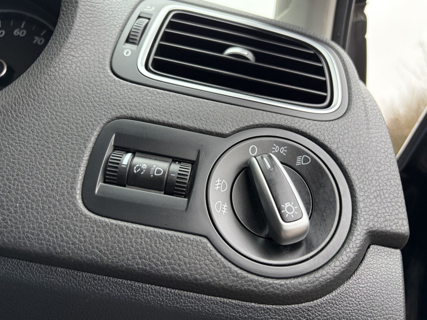 Used Volkswagen Polo 2011 for sale - 77318337: Photo 44