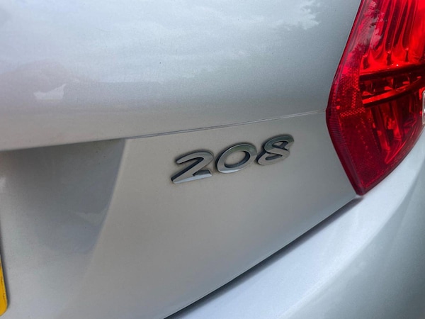 Used Peugeot 208 2015 for sale - 76174054: Photo 15