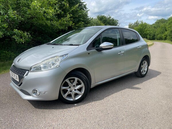 Used Peugeot 208 2015 for sale - 76174054: Photo 8
