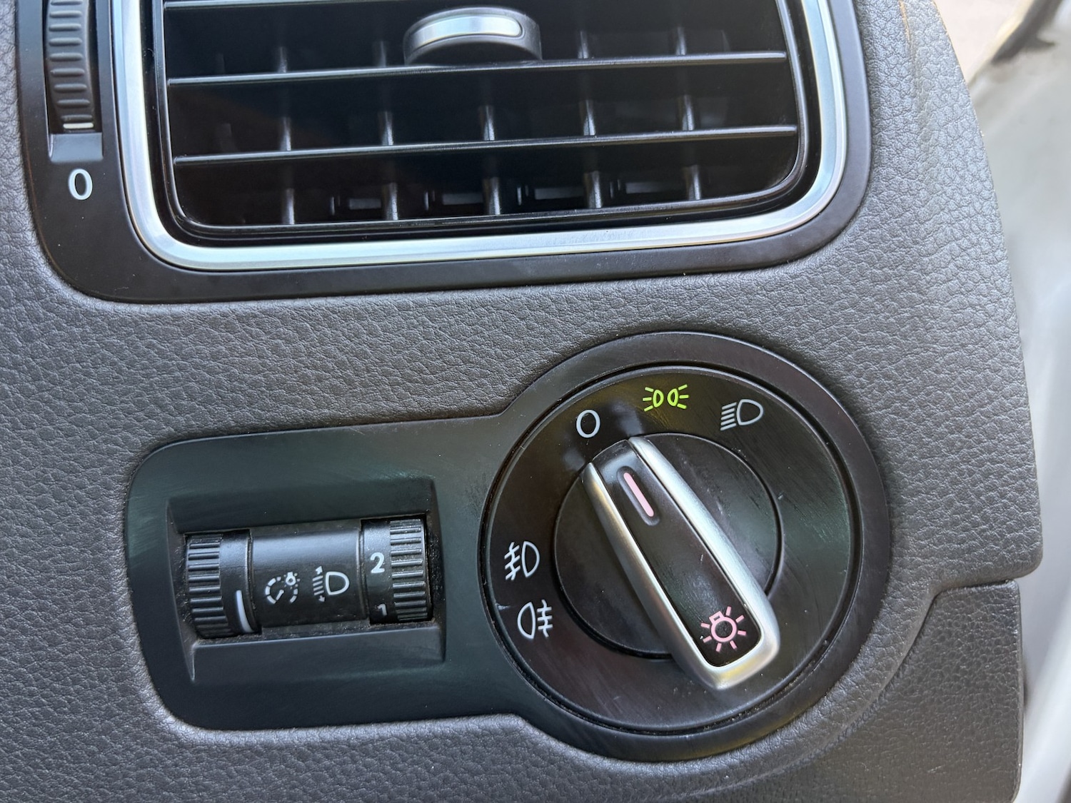 Used Volkswagen Polo 2012 for sale - 76830358: Photo 34