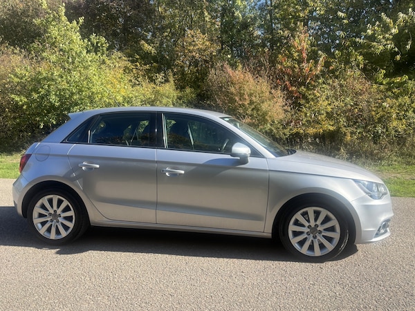 Used Audi A1 2014 for sale - 76192643: Photo 2