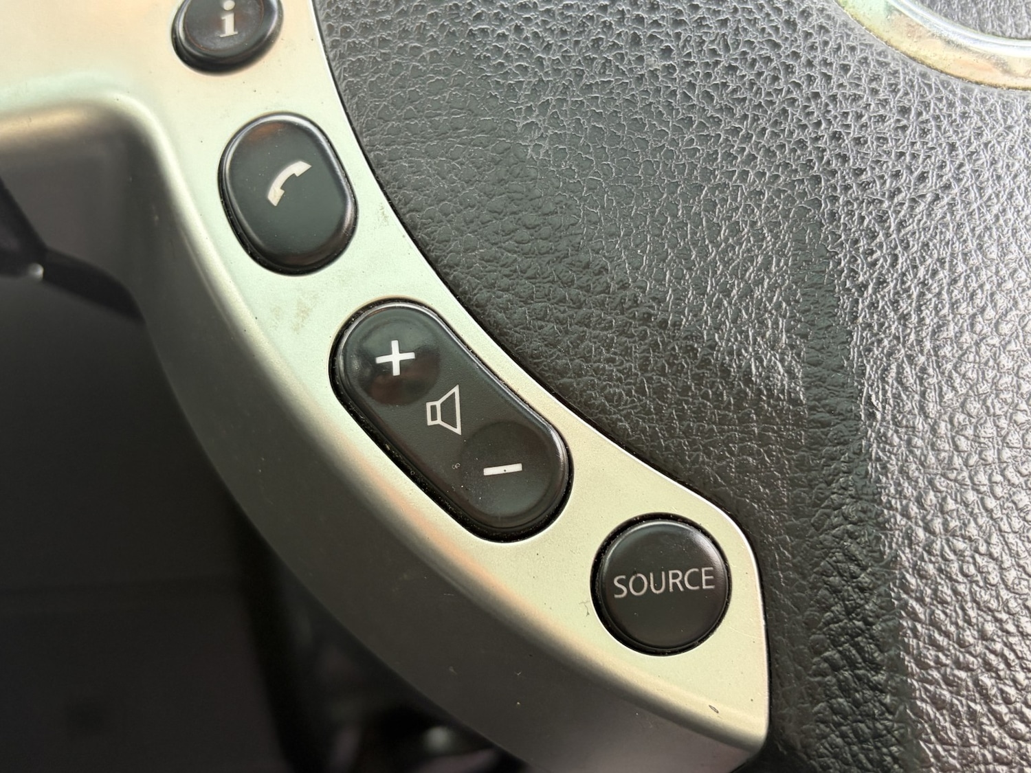 Used Nissan Qashqai 2011 for sale - 77318336: Photo 40