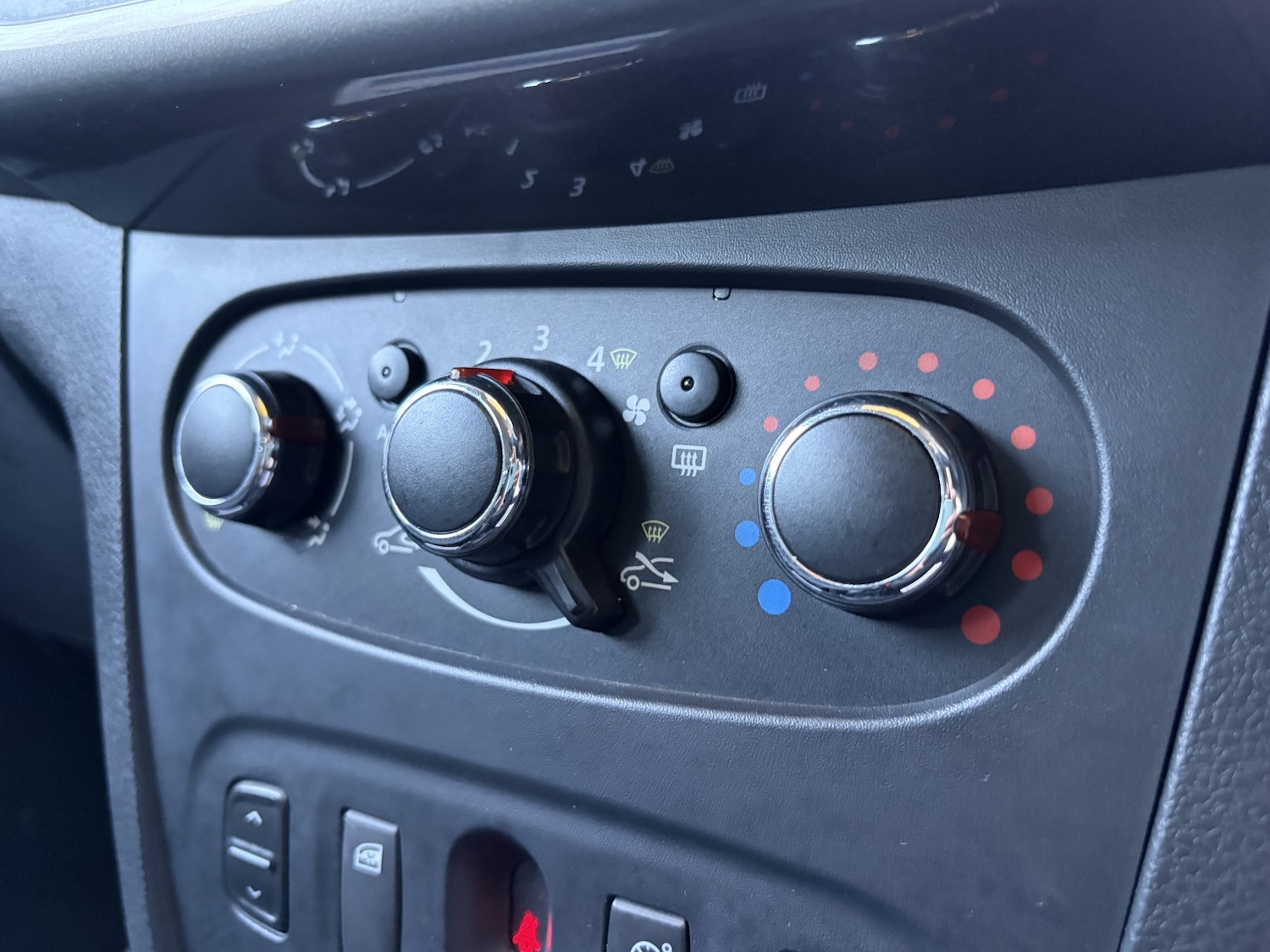 Used Dacia Logan MCV 2015 for sale - 76918432: Photo 32