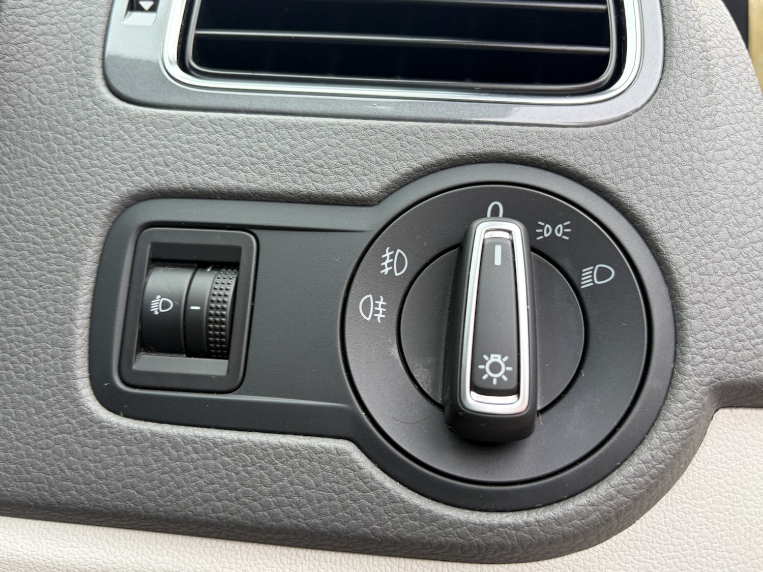 Used Volkswagen Polo 2015 for sale - 77603364: Photo 38