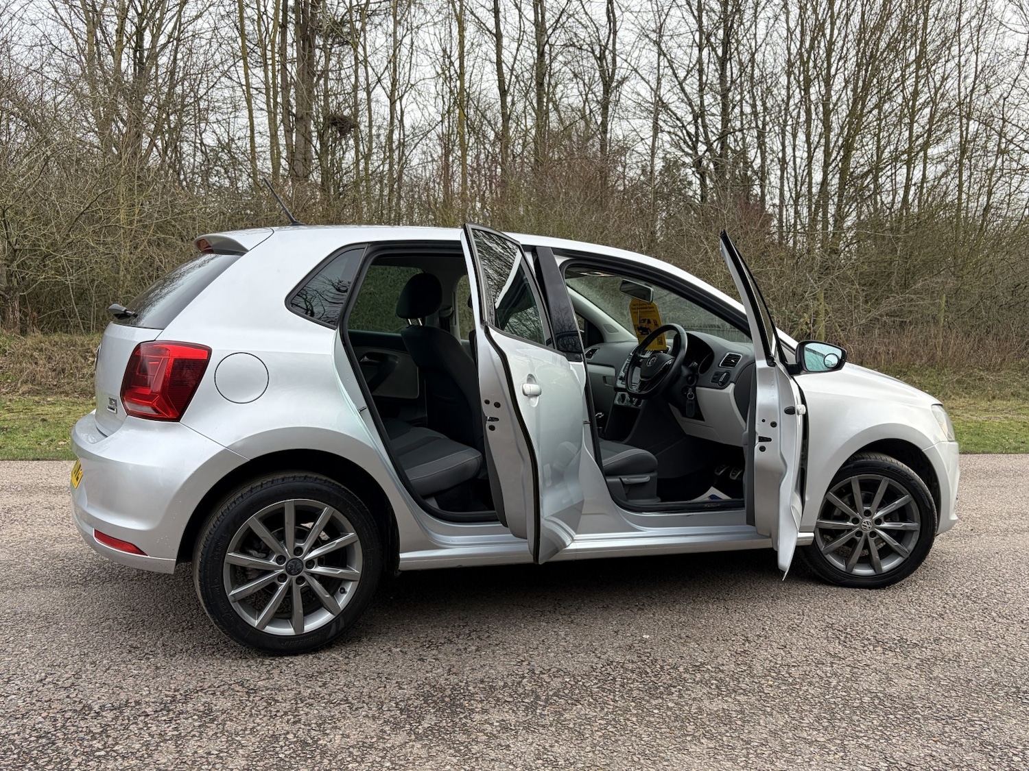 Used Volkswagen Polo 2015 for sale - 77603364: Photo 4