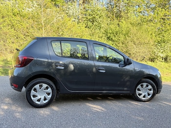 Used Dacia Sandero 2018 for sale - 78553319: Photo