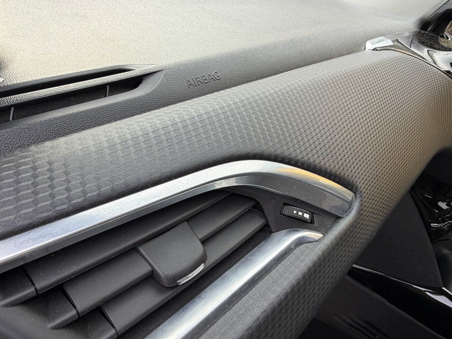 Used Peugeot 2008 2017 for sale - 77516084: Photo 30