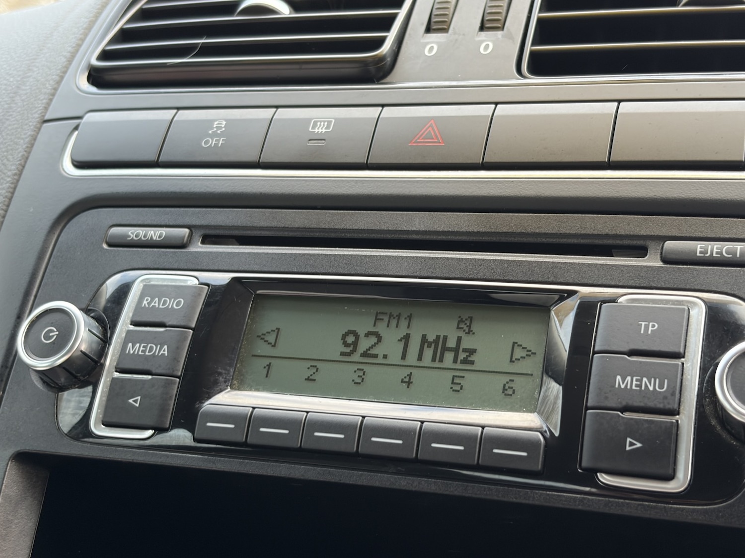 Used Volkswagen Polo 2011 for sale - 77363640: Photo 38