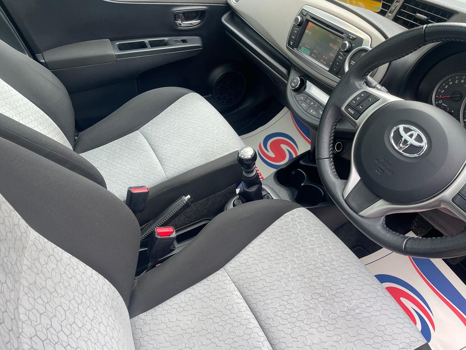 Used Toyota Yaris 2011 for sale - 76531231: Photo 17