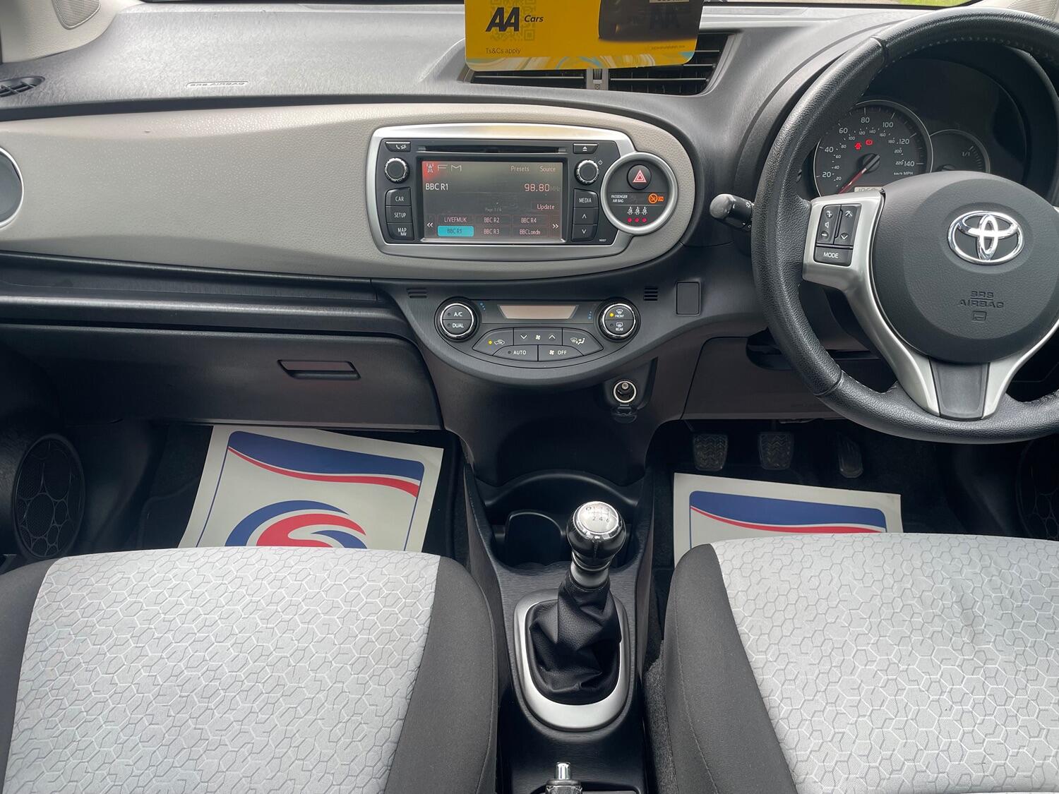 Used Toyota Yaris 2011 for sale - 76531231: Photo 18