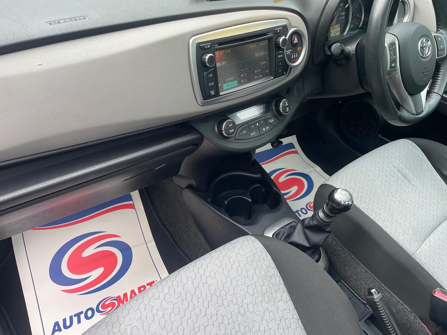 Used Toyota Yaris 2011 for sale - 76531231: Photo 19