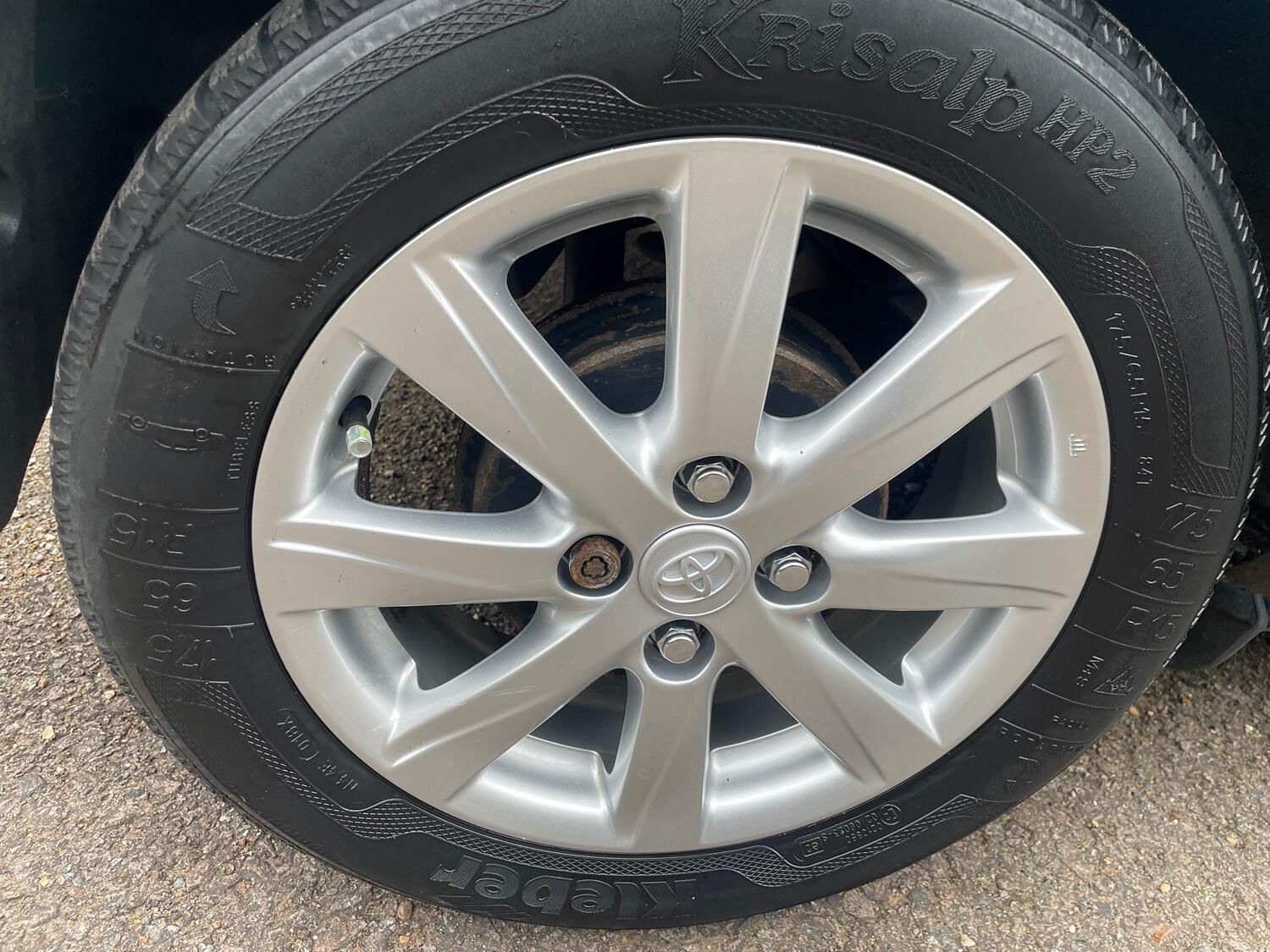 Used Toyota Yaris 2011 for sale - 76531231: Photo 25