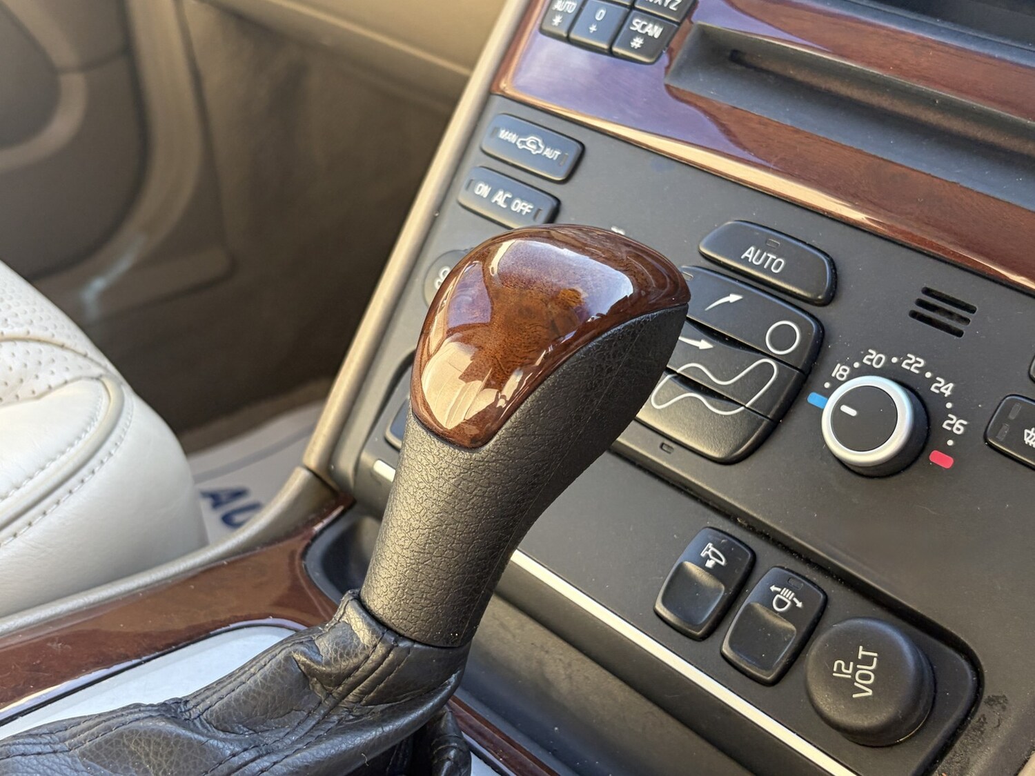 Used Volvo XC90 2011 for sale - 77774725: Photo 36