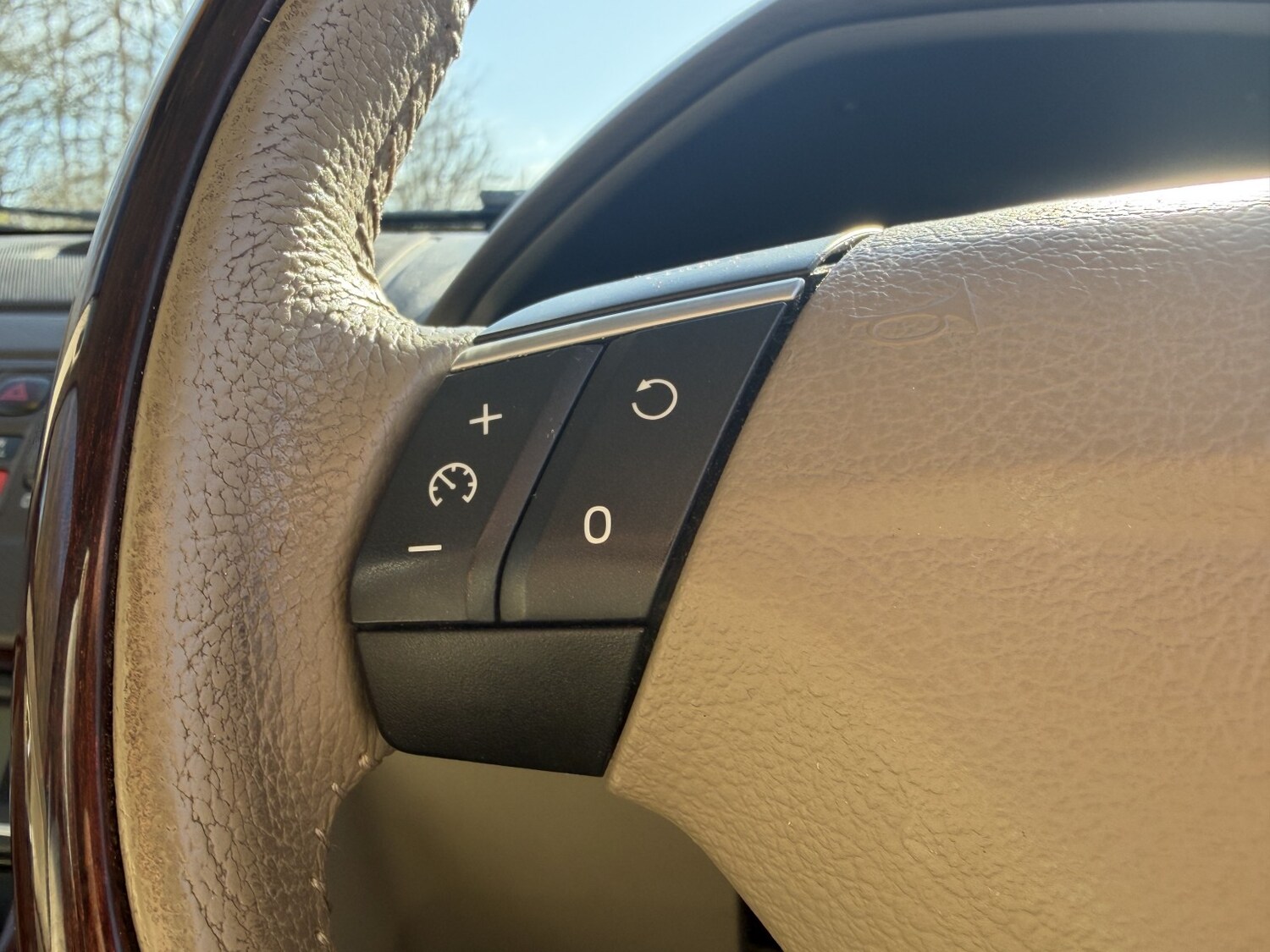 Used Volvo XC90 2011 for sale - 77774725: Photo 39