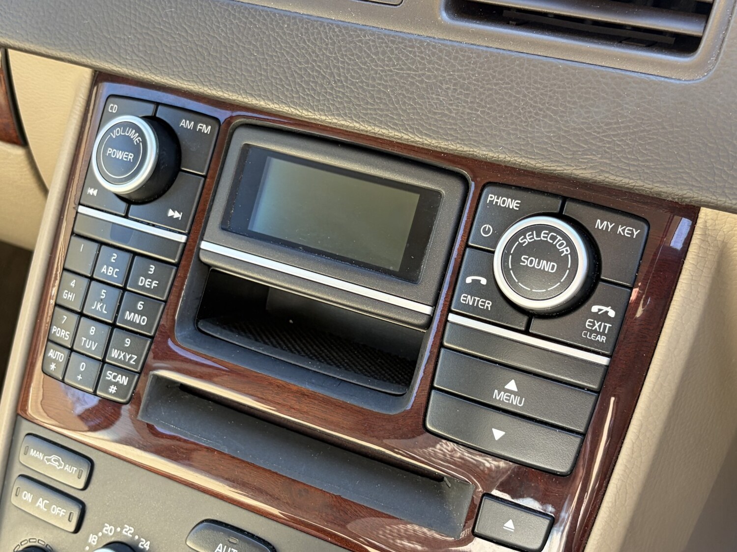 Used Volvo XC90 2011 for sale - 77774725: Photo 40