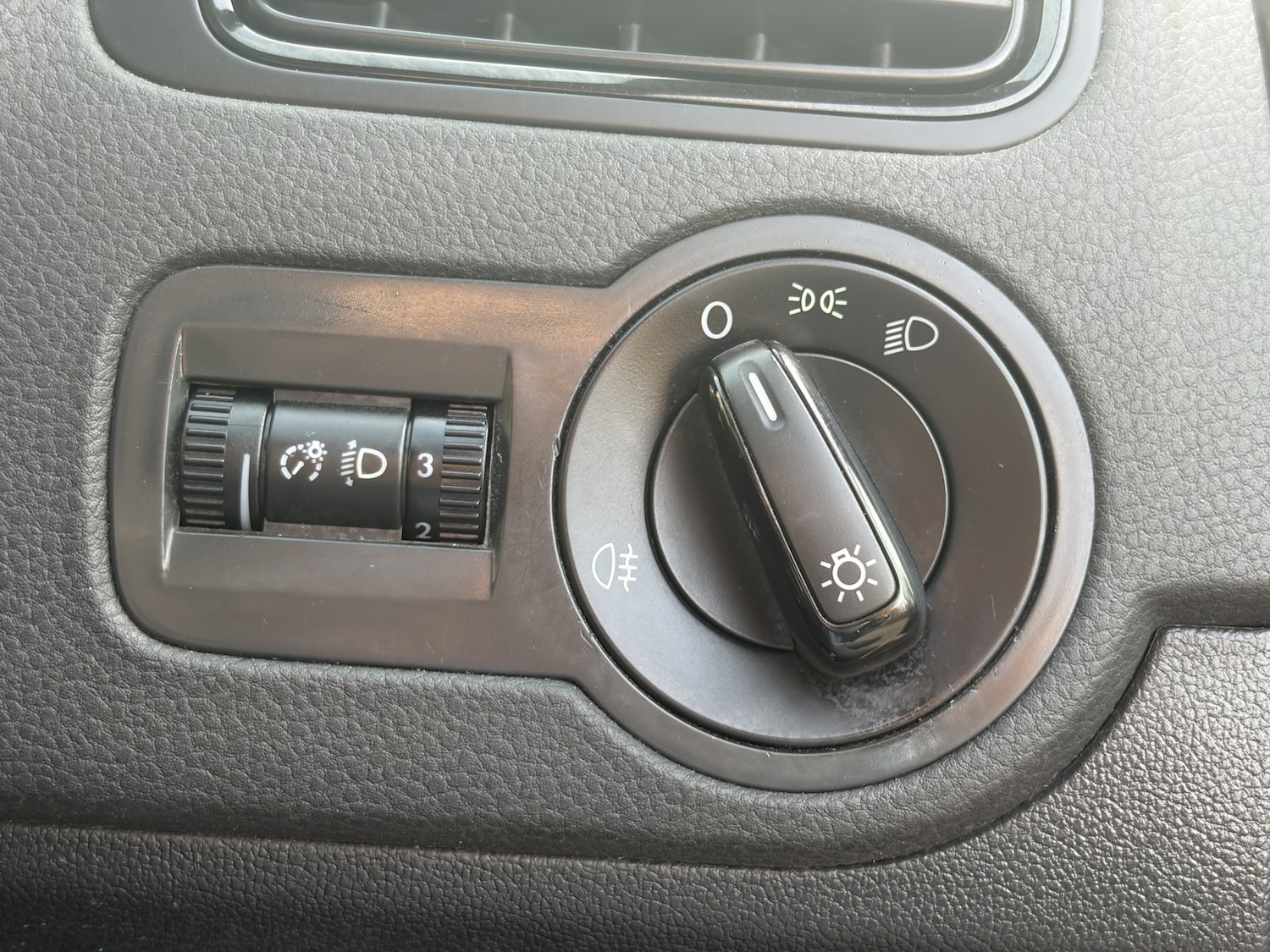 Used Volkswagen Polo 2011 for sale - 77979947: Photo 30