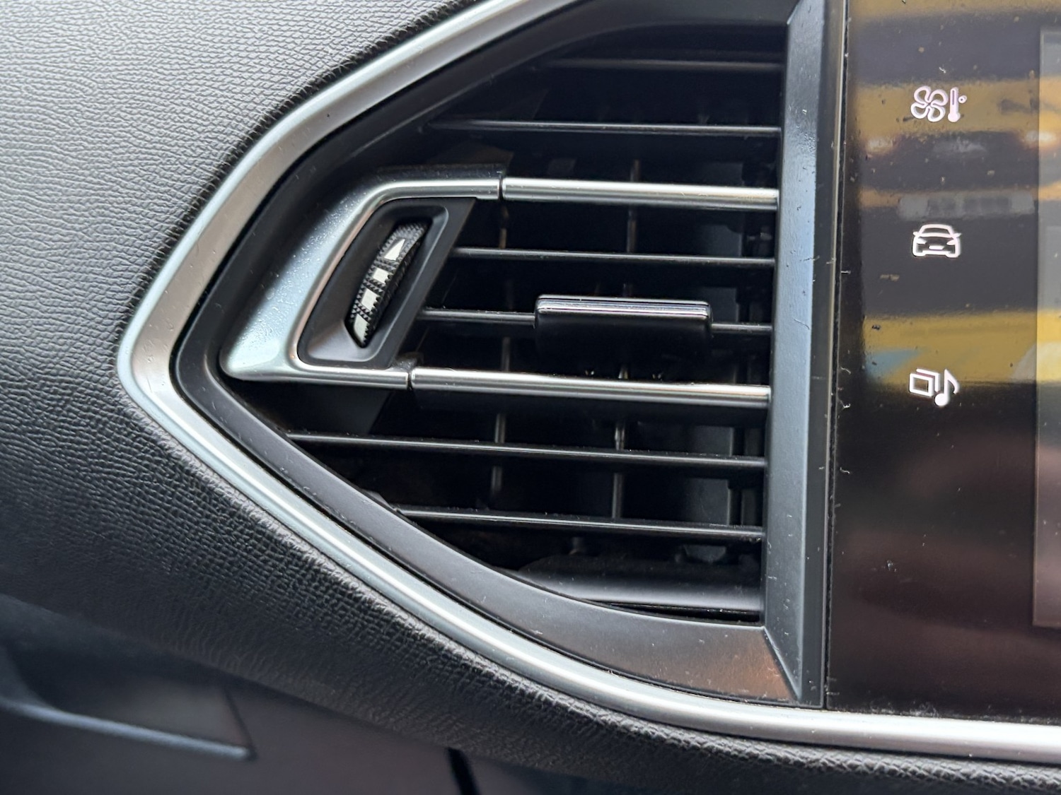 Used Peugeot 308 2015 for sale - 76662730: Photo 38