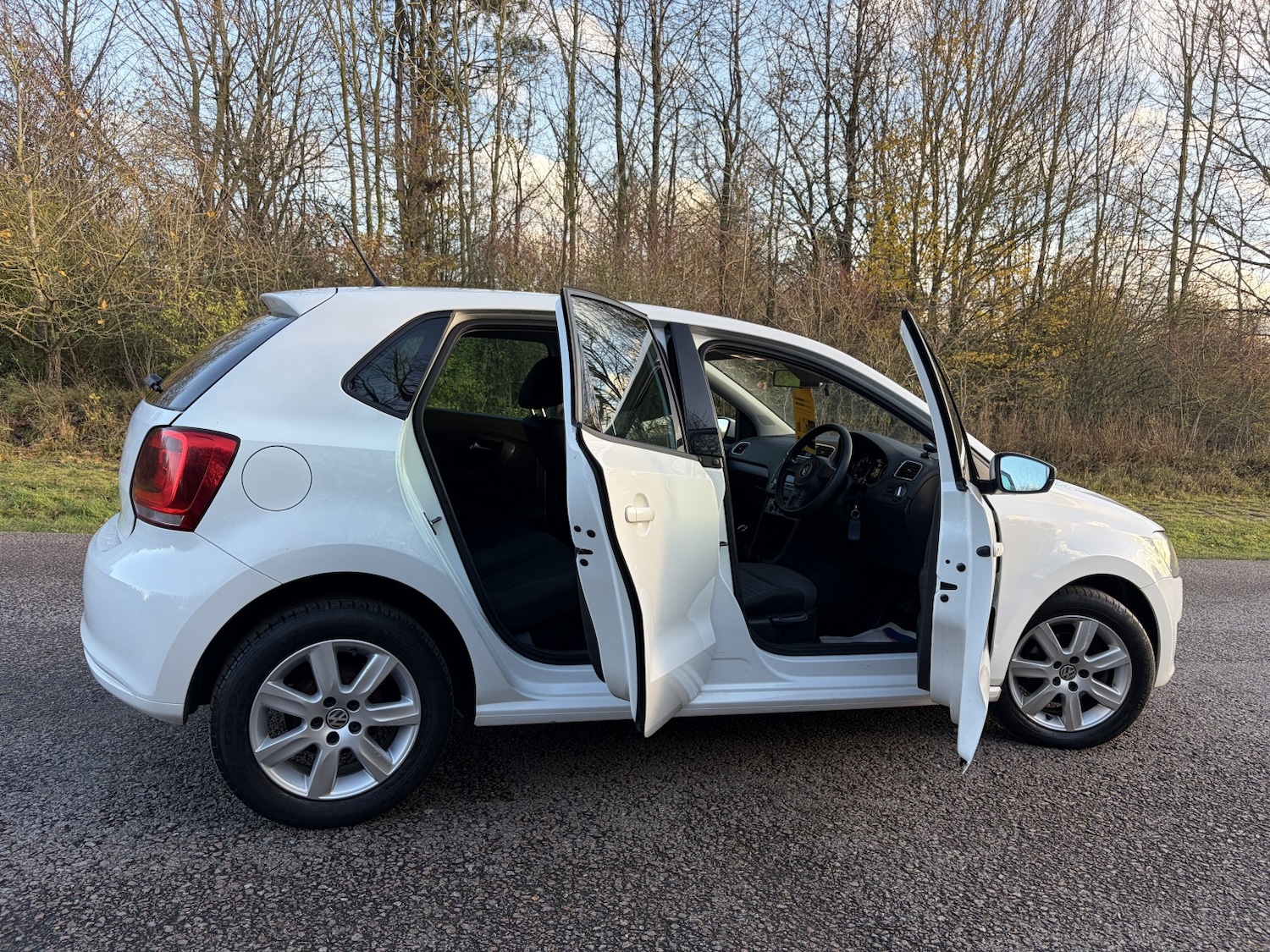 Used Volkswagen Polo 2013 for sale - 76830385: Photo 4