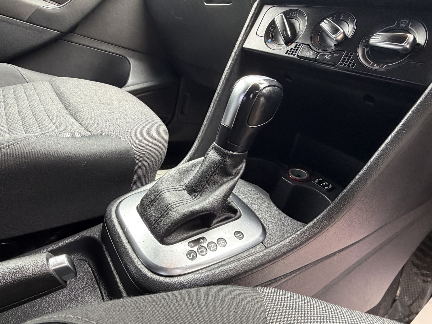 Used Volkswagen Polo 2010 for sale - 78060521: Photo 28