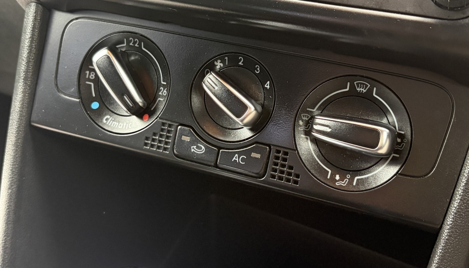 Used Volkswagen Polo 2010 for sale - 78060521: Photo 39