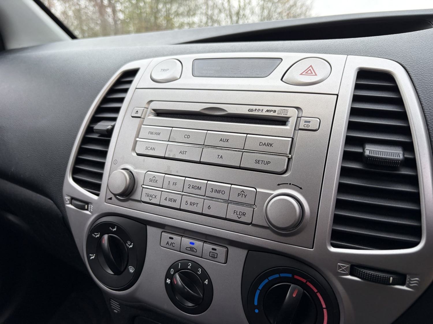 Used Hyundai i20 2011 for sale - 76554005: Photo 24