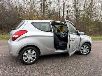 Used Hyundai i20 2011 for sale - 76554005: Photo