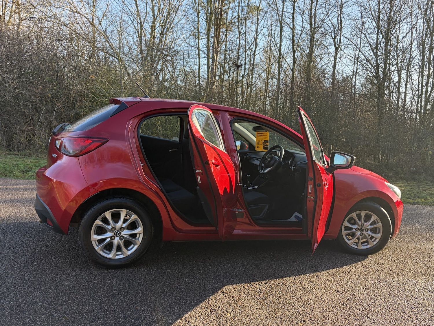 Used Mazda Mazda2 2015 for sale - 76918428: Photo 4