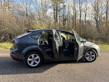 Used Ford Focus 2010 for sale - 76830386: Photo