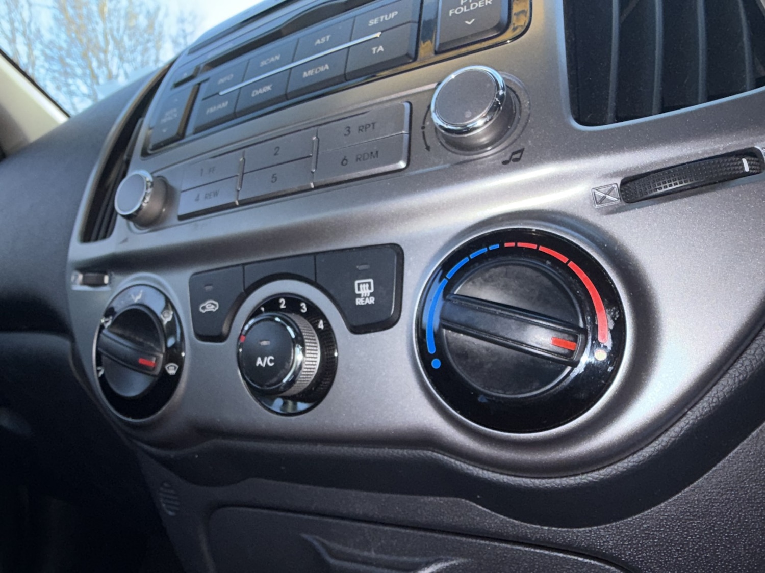 Used Hyundai i20 2014 for sale - 77023145: Photo 33