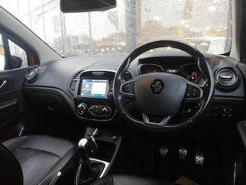 Used Renault Captur 2018 for sale - 76666344: Photo